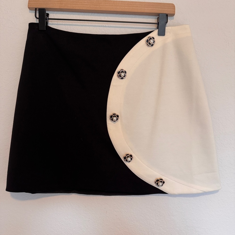 Mini skirt - Picture 2 of 4